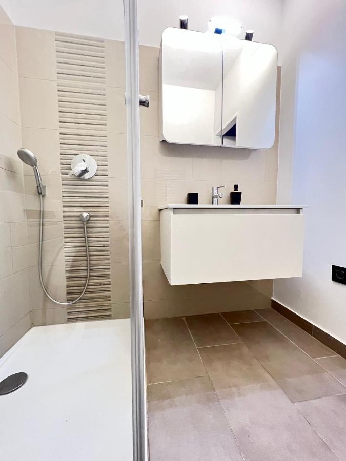 Spacious Apartment With Terrace Wenen Buitenkant foto