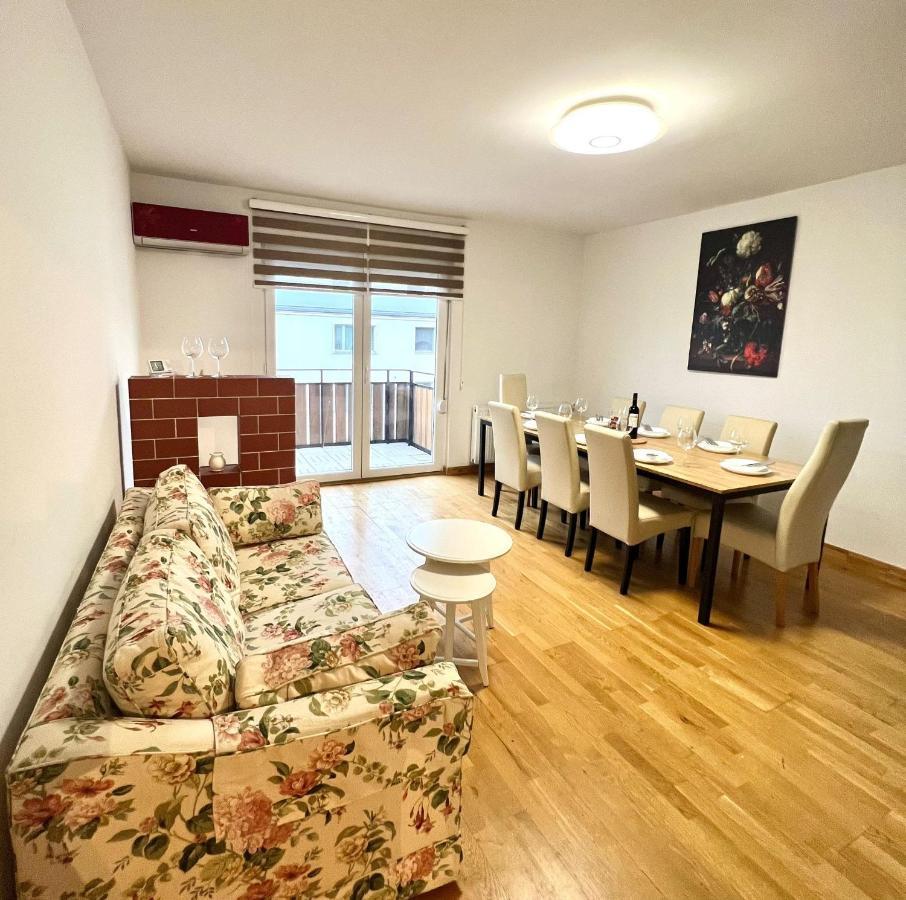 Spacious Apartment With Terrace Wenen Buitenkant foto